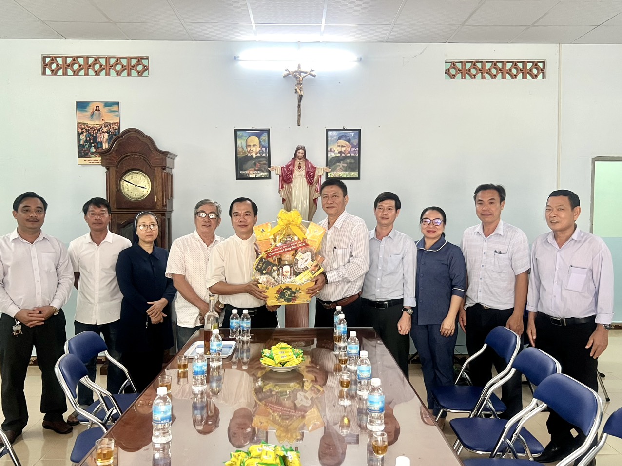 Lãnh đạo Ban Dân vận tỉnh ủy Khánh Hòa thăm, chúc mừng Lễ Giáng sinh năm 2023